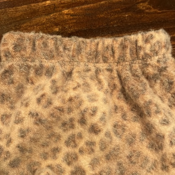 NWT matching lounge blush leopard sweater and pant - Picture 8 of 11